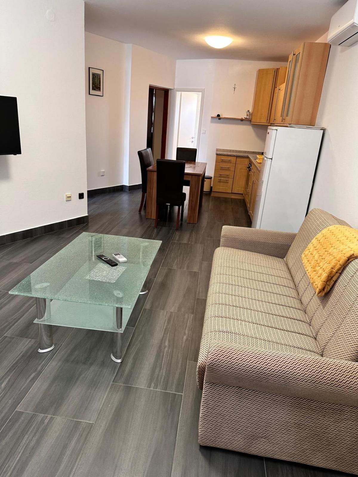 Apartman Nikola Salatić エクステリア 写真